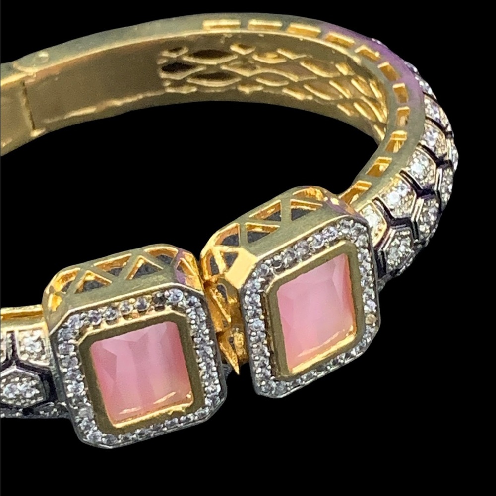 Pink bracelet - Picture 3 of 4